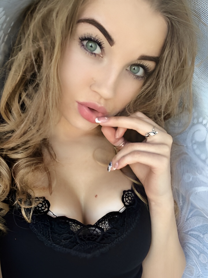 Элеонора привлекальеная девушка из Венев цена от 10000 руб