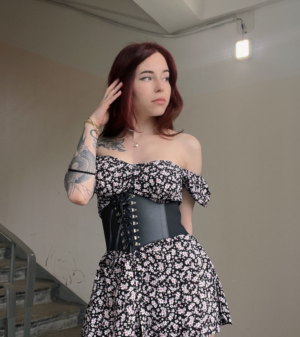 Кристи привлекальеная девушка из Венев цена от 3000 руб