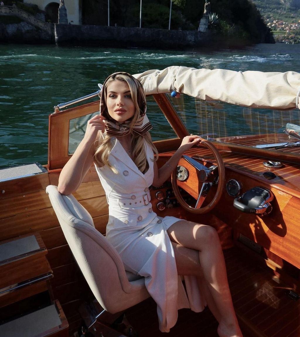 Яна привлекальеная девушка из Венев цена от 10000 руб