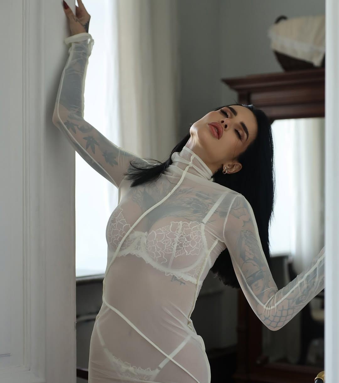 Ева привлекальеная девушка из Венев цена от 10000 руб