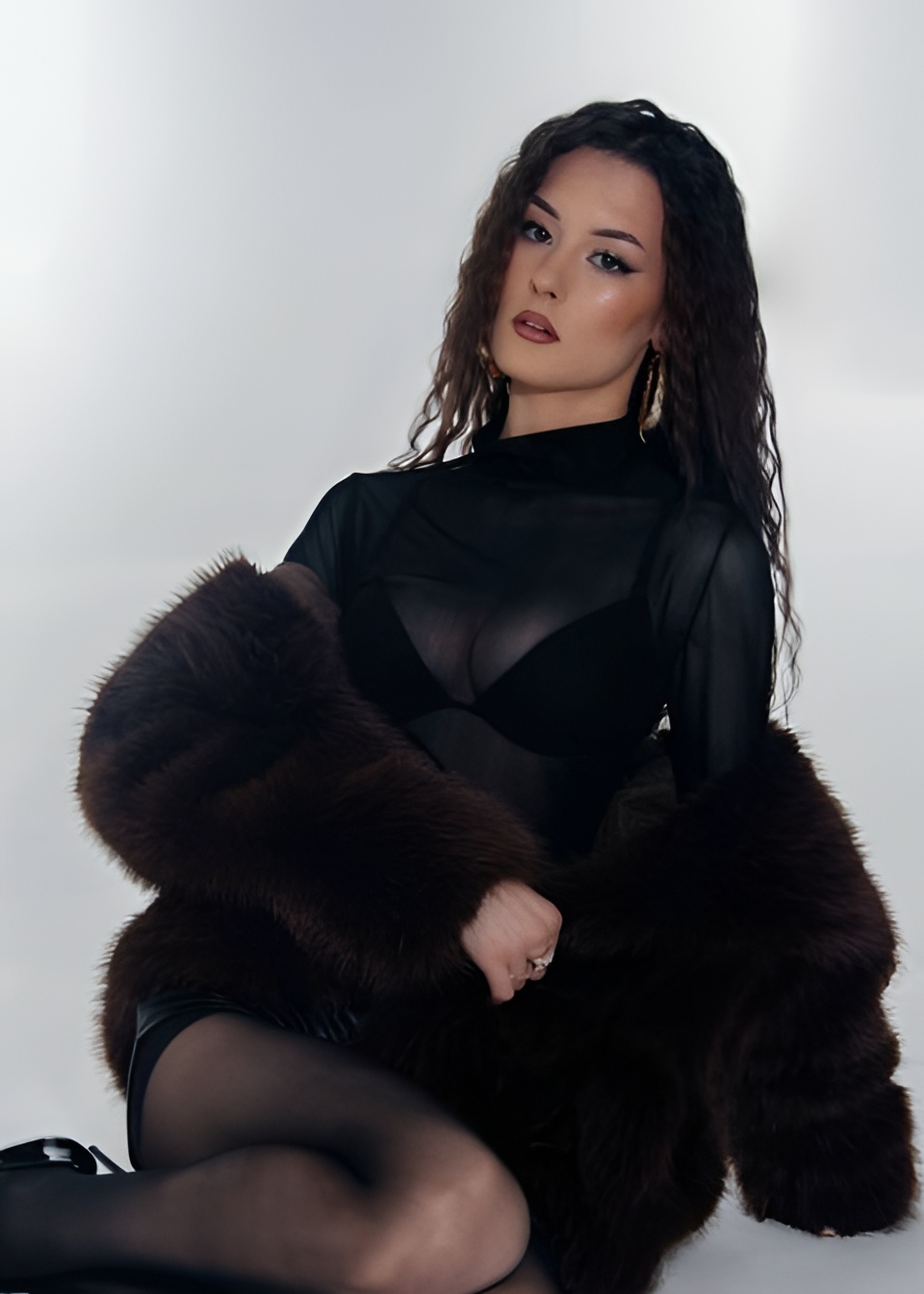 Юля привлекательная девушка из Венев цена от 6000 руб