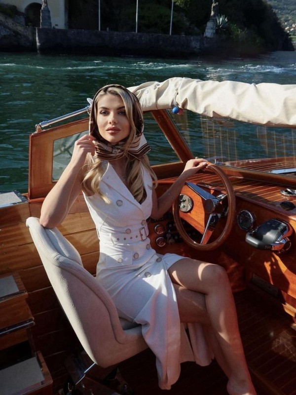 Яна привлекательная девушка из Венев цена от 10000 руб